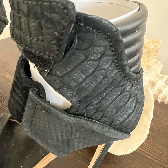 Gorgeous Mia Limited Edition genuine leather sandals - Picture 10 of 14